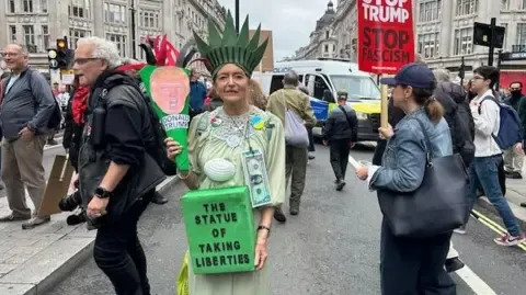 Numerous Demonstrators Converge in Heart of London to Oppose Donald Trump's Second State Visit
